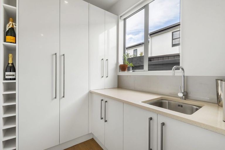 Photo of property in 15 Waitemata Road, Hauraki, Auckland, 0622