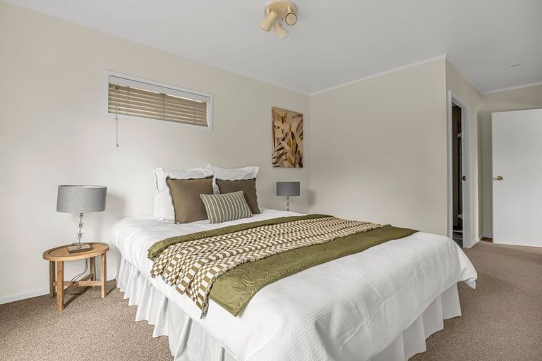 Photo of property in 2/267 Glenfield Road, Hillcrest, Auckland, 0627