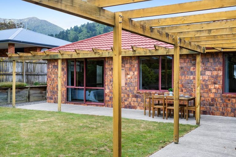 Photo of property in 20 Glentui Place, Waikawa, Picton, 7220