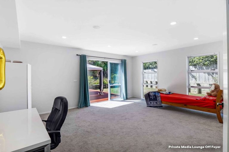 Photo of property in 6 Kahu Close, Orewa, 0931