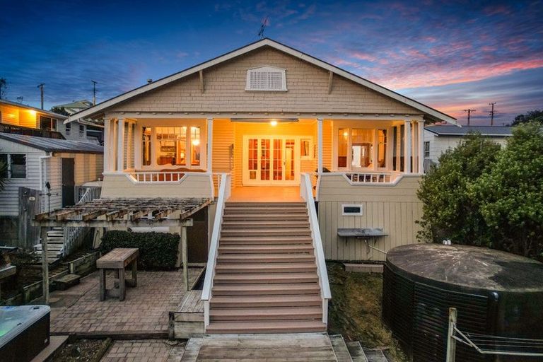 Photo of property in 23a Shakespear Road, Army Bay, Whangaparaoa, 0930