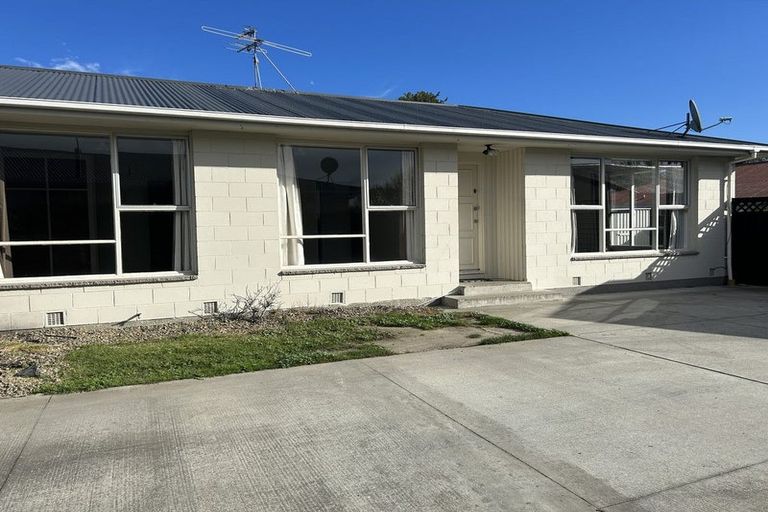 Photo of property in 18 Inwoods Road, Parklands, Christchurch, 8083