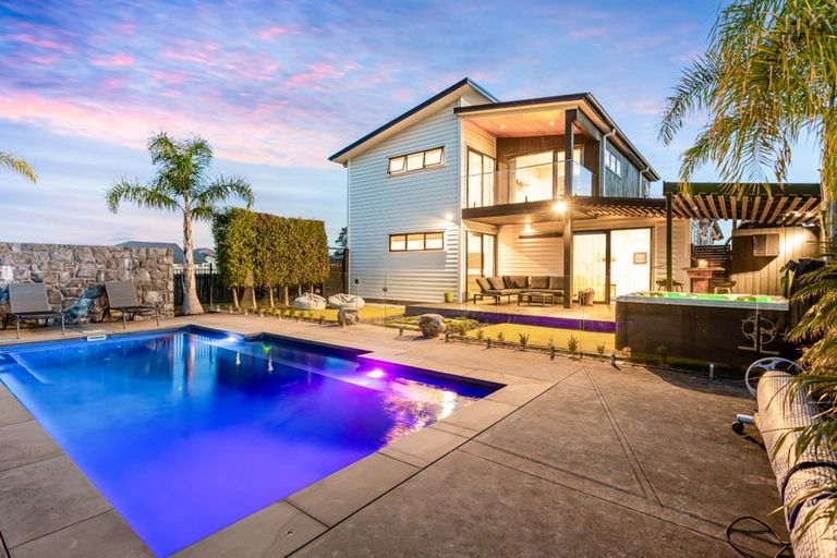 Photo of property in 8 Korako Drive, Kumeu, 0810