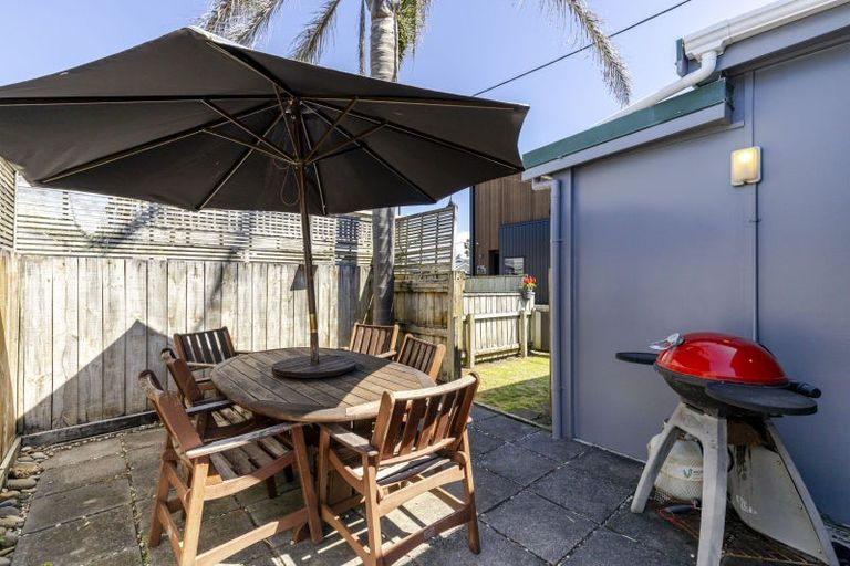 Photo of property in 59 Fifth Avenue, Urenui, 4377