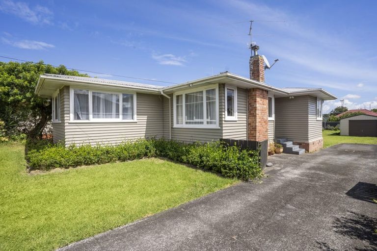 Photo of property in 14 Karamu Street, Te Atatu Peninsula, Auckland, 0610