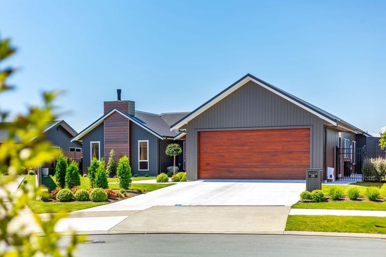 Photo of property in 25 Phoenix Palms Grove, Levin, 5510