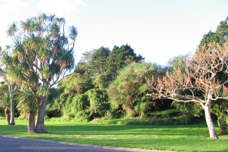 Photo of property in 1-3 Karu Crescent, Waikanae, 5036