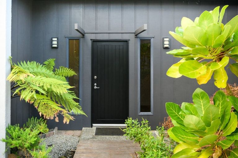 Photo of property in 151 Summerhill Drive, Fitzherbert, Palmerston North, 4410