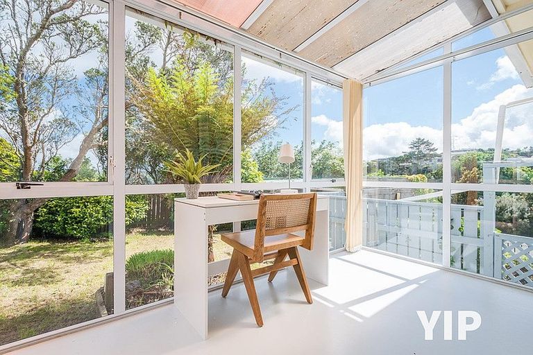 Photo of property in 8 Link Road, Newlands, Wellington, 6037