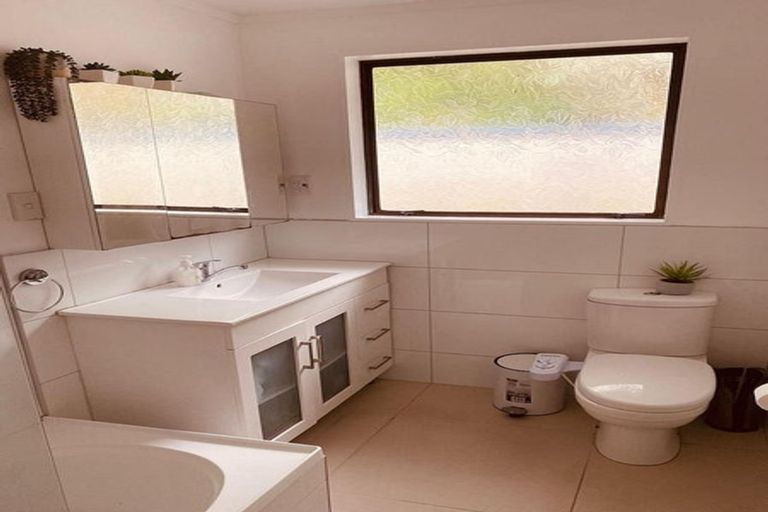 Photo of property in 11 Te Kiteroa Grove, Churton Park, Wellington, 6037