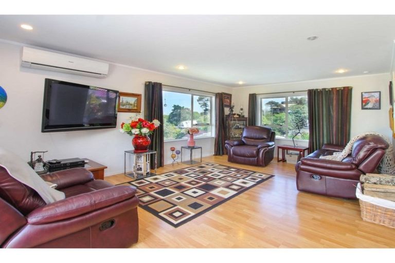 Photo of property in 272 Glamorgan Drive, Northcross, Auckland, 0630