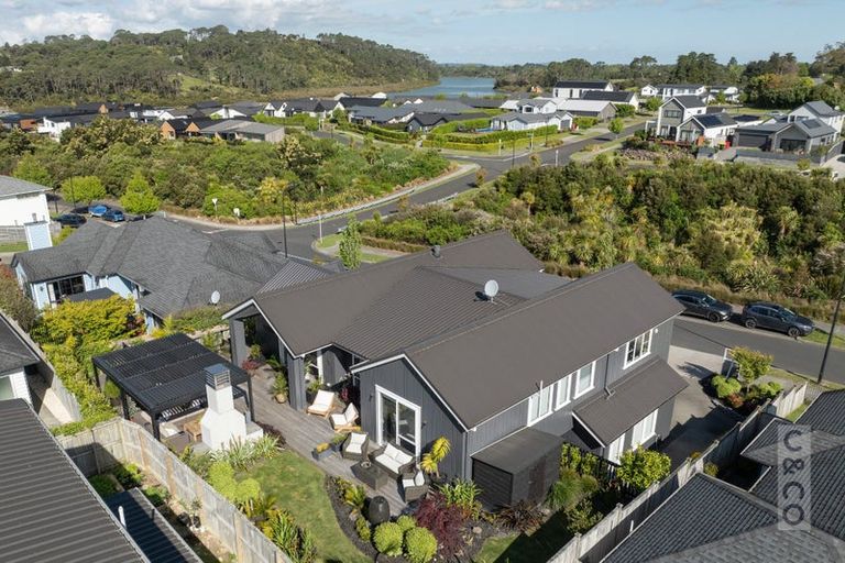 Photo of property in 61 Pitoitoi Drive, Riverhead, 0820