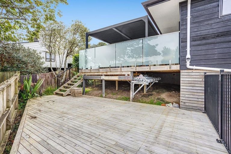 Photo of property in 2/9 Eastwood Rise, Browns Bay, Auckland, 0630