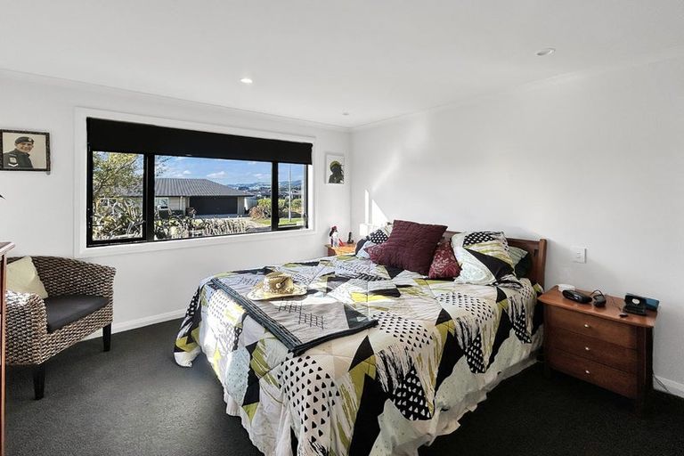 Photo of property in 2 Gibraltar Way, Fitzherbert, Palmerston North, 4410