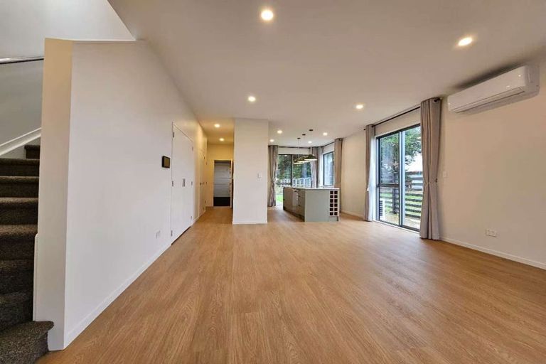 Photo of property in 3 Yellow Pear Lane, Karaka, 2578