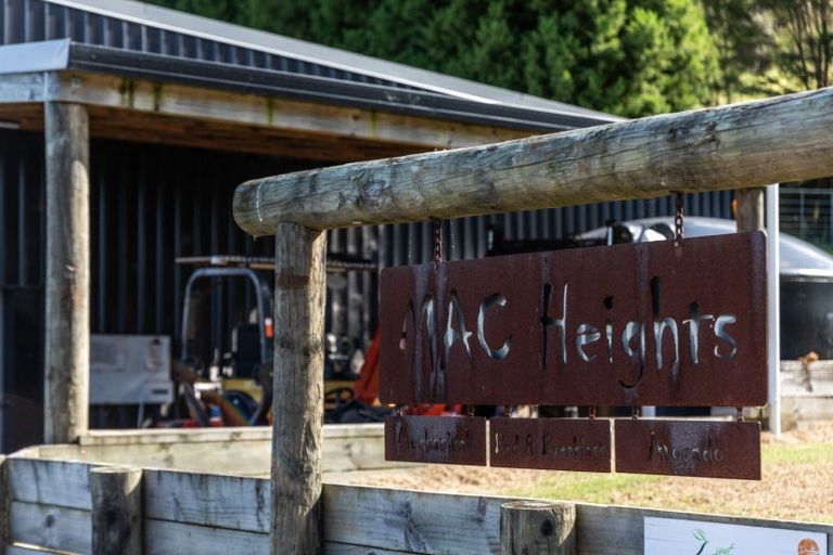 Photo of property in 1031b State Highway 2, Tanners Point, Katikati, 3177