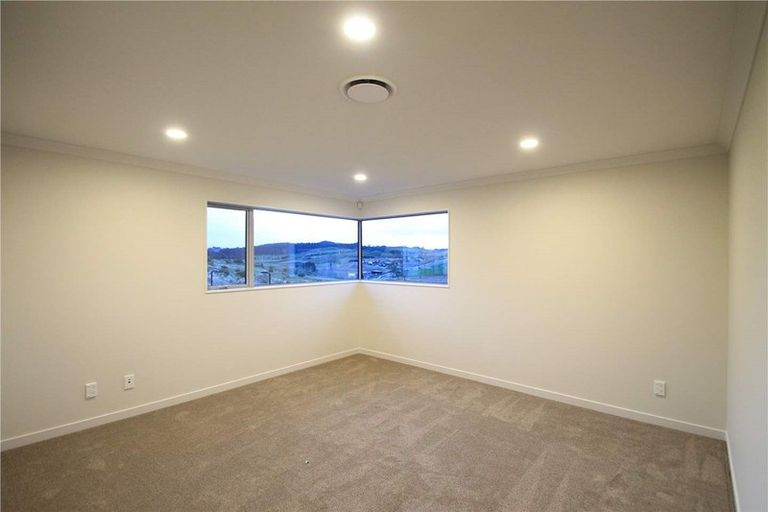Photo of property in 11 Maka Terrace, Orewa, 0931