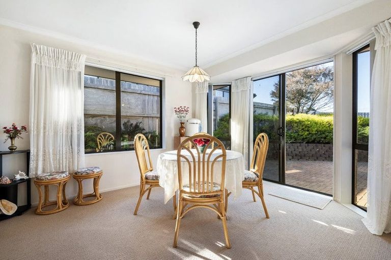 Photo of property in 17 Bundoran Way, Pinehill, Auckland, 0632