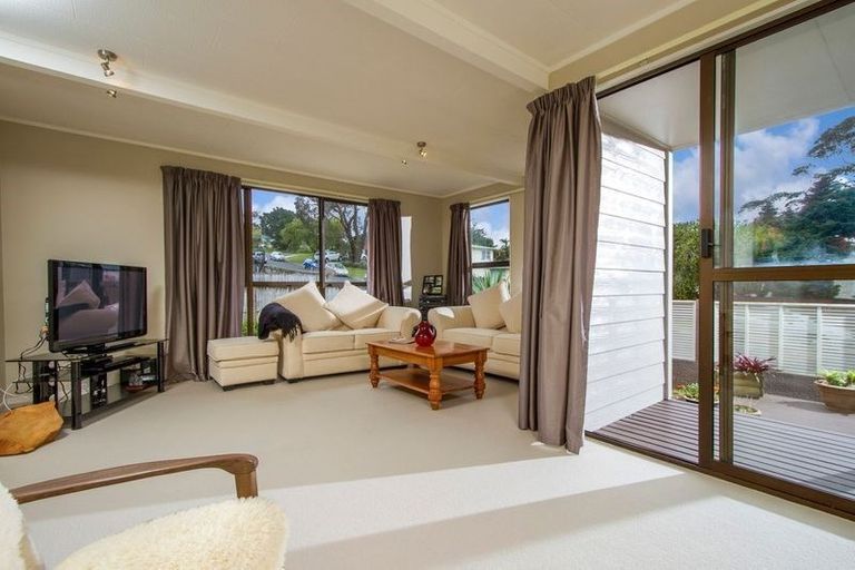 Photo of property in 85 Girrahween Drive, Totara Vale, Auckland, 0629