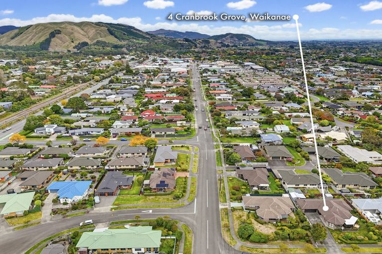 Photo of property in 4 Cranbrook Grove, Waikanae, 5036