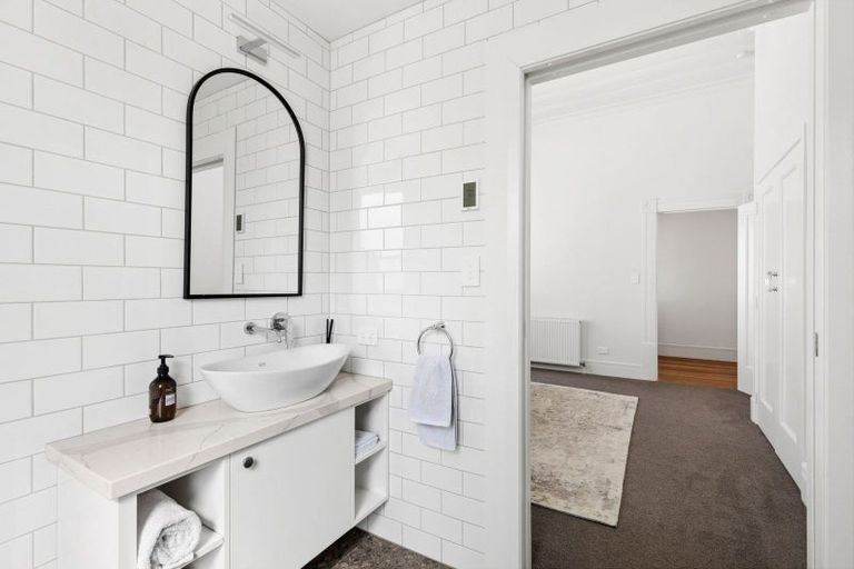 Photo of property in 16 Hamilton Road, Cambridge, 3434