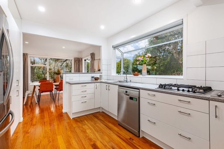 Photo of property in 7 Angell Street, Johnsonville, Wellington, 6037