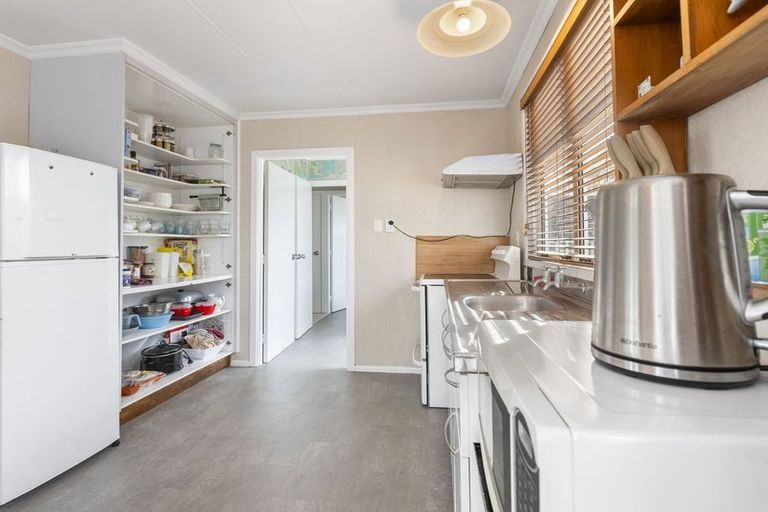 Photo of property in 6 Omata Road, Westown, New Plymouth, 4310