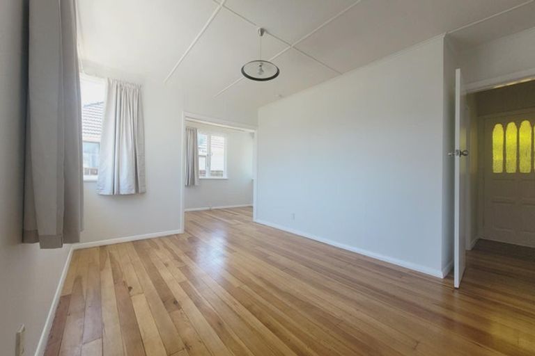 Photo of property in 21 Dimock Street, Titahi Bay, Porirua, 5022