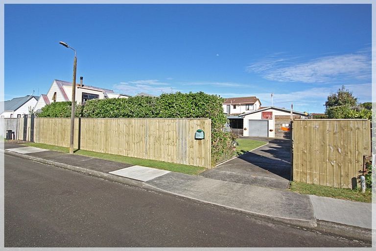 Photo of property in 11 Low Avenue, Foxton Beach, Foxton, 4815