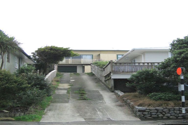 Photo of property in 56 Stewart Drive, Newlands, Wellington, 6037