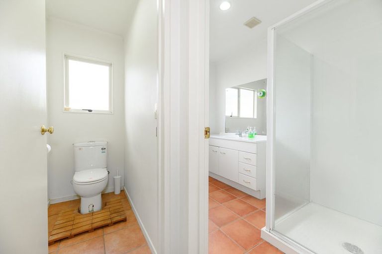 Photo of property in 60 Hewlett Road, Massey, Auckland, 0614