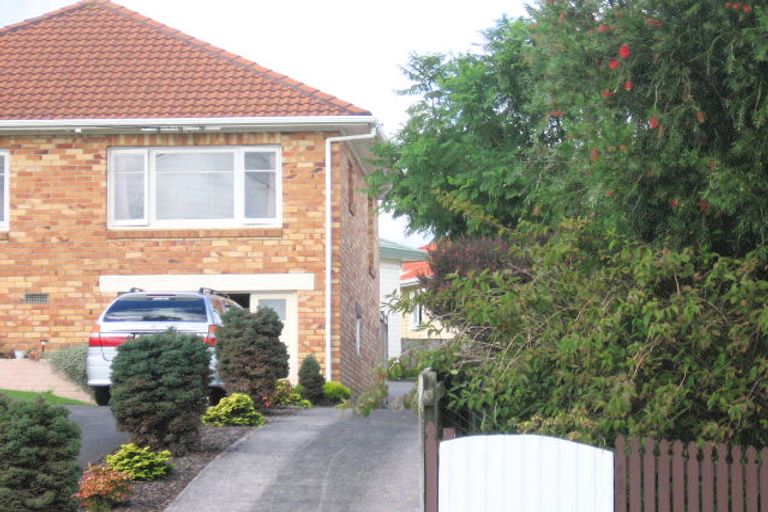 Photo of property in 5a Lavelle Road, Henderson, Auckland, 0612