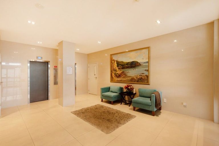 Photo of property in Jerningham Apartments, 20 Oriental Terrace, Oriental Bay, Wellington, 6011