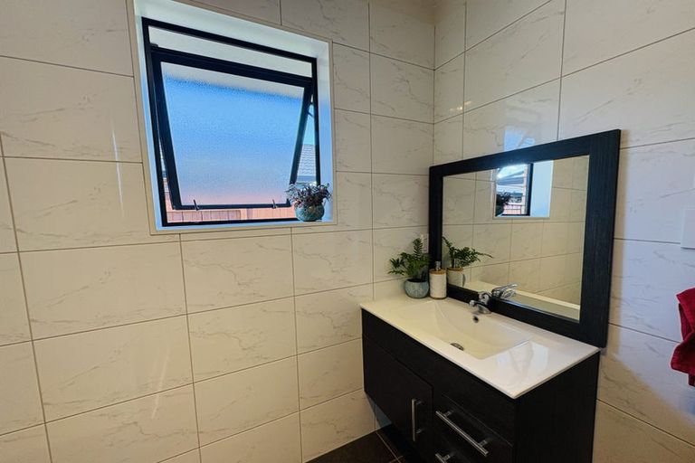 Photo of property in 68 Branigan Parade, Kelvin Grove, Palmerston North, 4414