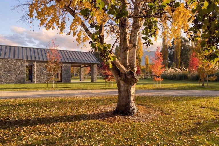 Photo of property in 33 Central Park Avenue, Lake Hayes, Queenstown, 9371