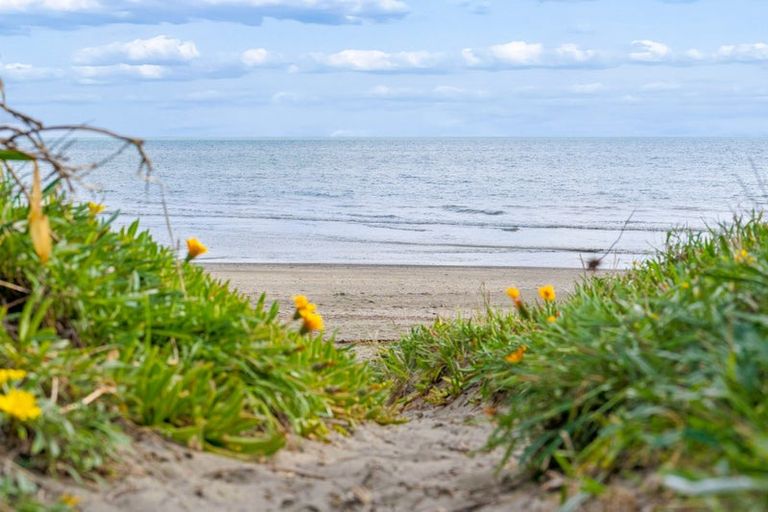 Photo of property in 19 Groves Road, Raumati Beach, Paraparaumu, 5032