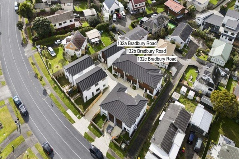 Photo of property in 132 Bradbury Road, Botany Downs, Auckland, 2010