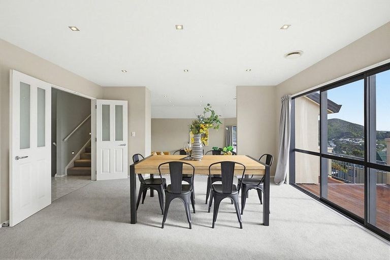 Photo of property in 17 Landsdowne Terrace, Karori, Wellington, 6012