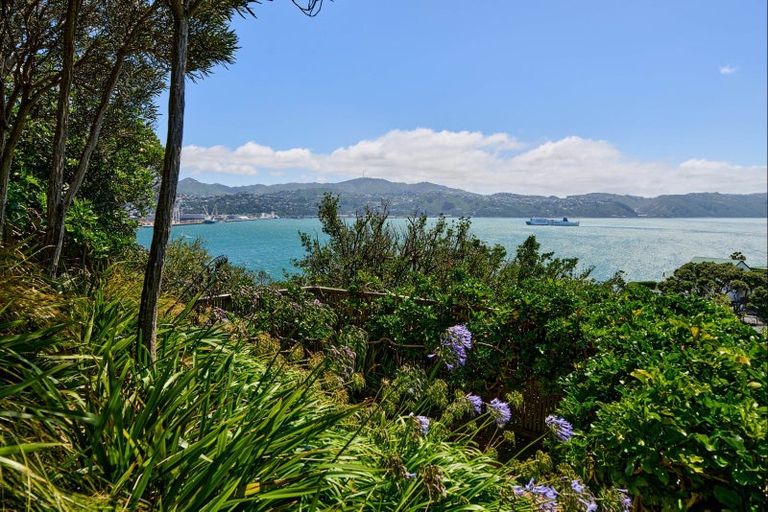 Photo of property in 14 The Crescent, Roseneath, Wellington, 6011