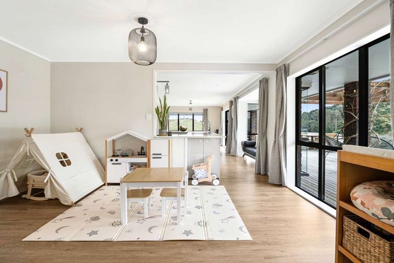 Photo of property in 61 Kanuka Road, Bombay, 2675