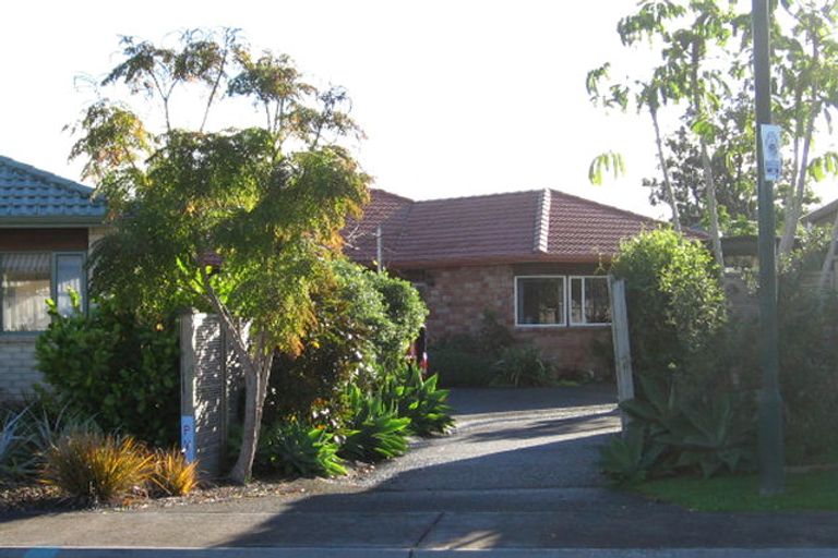 Photo of property in 5 Francis Skinner Place, Orewa, 0931