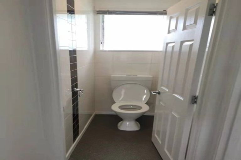 Photo of property in 27 Clinton Avenue, Te Atatu Peninsula, Auckland, 0610