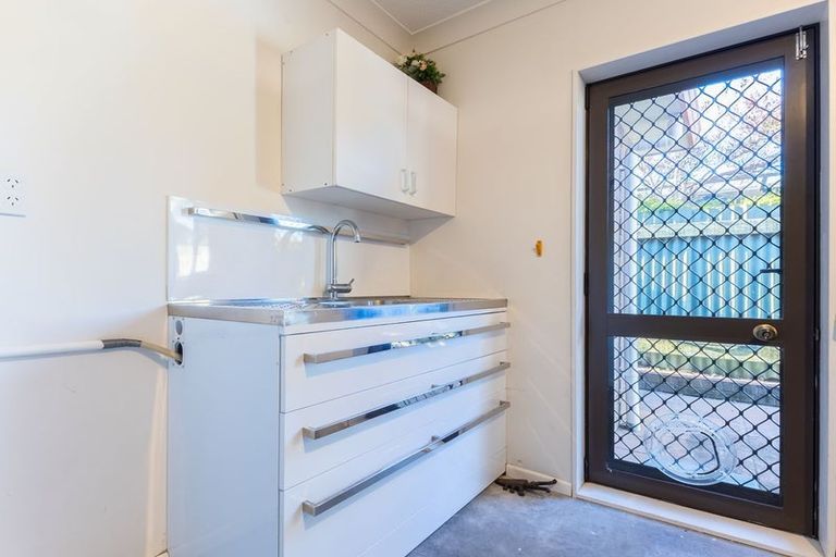 Photo of property in 1 Inverell Place, Waikanae, 5036