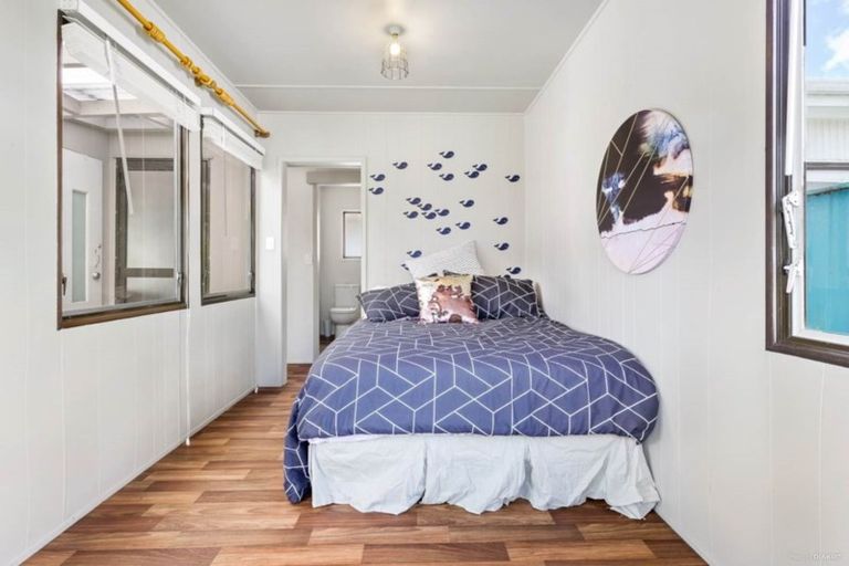 Photo of property in 1/424 Old Te Atatu Road, Te Atatu Peninsula, Auckland, 0610