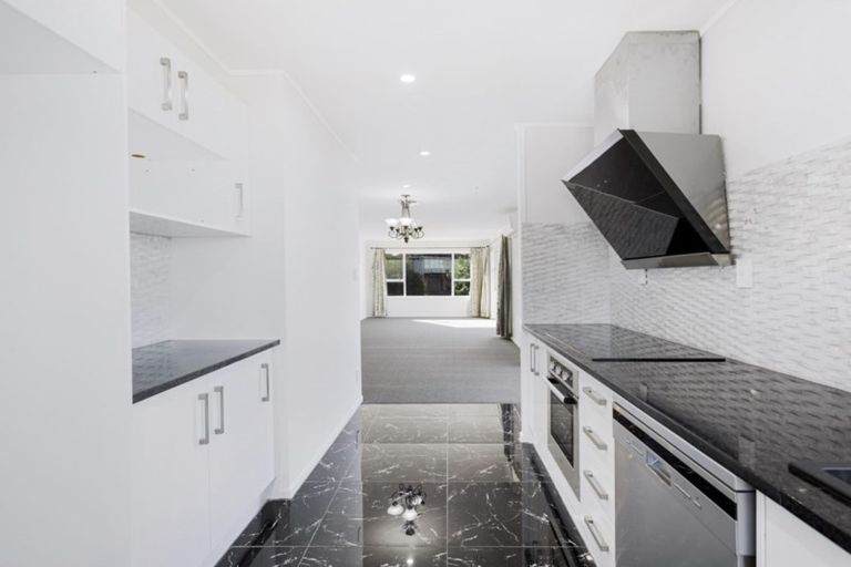 Photo of property in 22 Hartley Terrace, Massey, Auckland, 0614