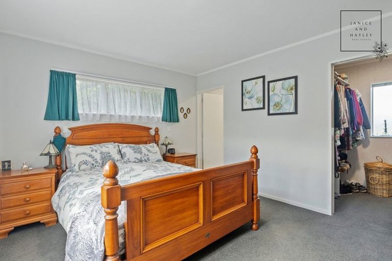 Photo of property in 27 Trossach Place, Wattle Downs, Auckland, 2103