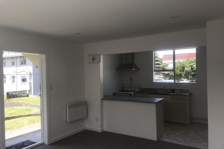 Photo of property in 21/125u Queens Drive, Lyall Bay, Wellington, 6022