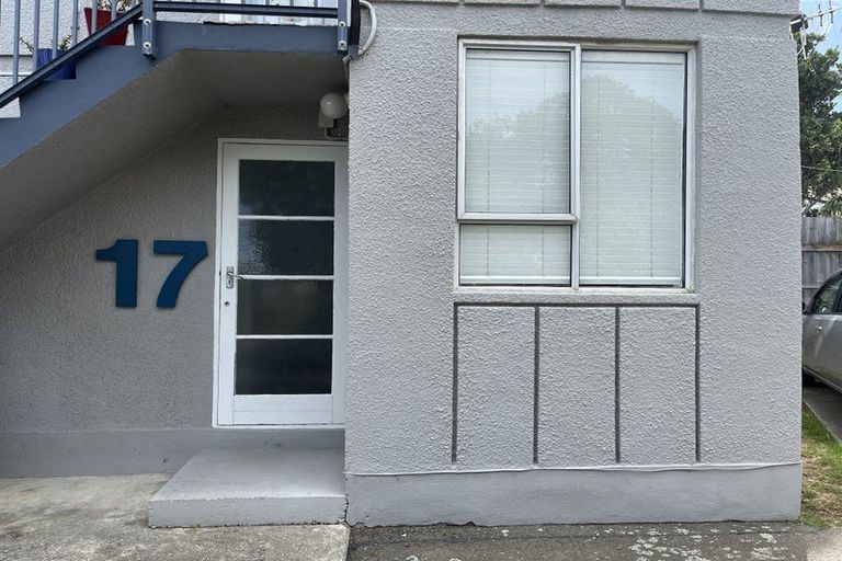 Photo of property in 17/125u Queens Drive, Lyall Bay, Wellington, 6022