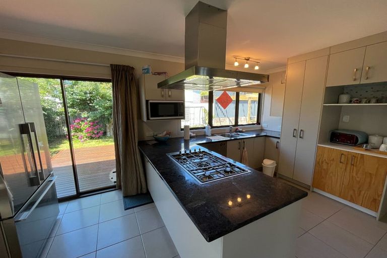 Photo of property in 2/23 Sunnyfield Crescent, Glenfield, Auckland, 0629