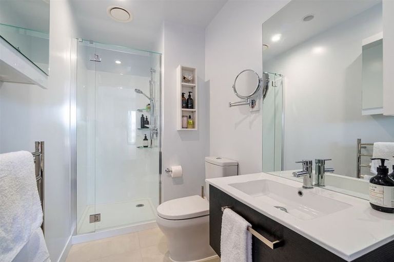 Photo of property in Frank Sargeson Apts, 4/80g Anzac Street, Takapuna, Auckland, 0622